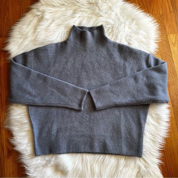 TRUTH Lavender Mock Neck Sweater Size Medium - Picture 3 of 6